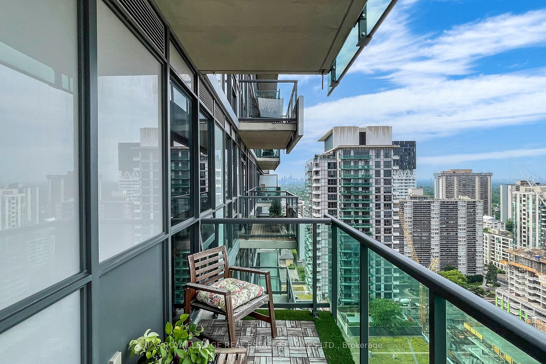 70 Roehampton Ave, #2214