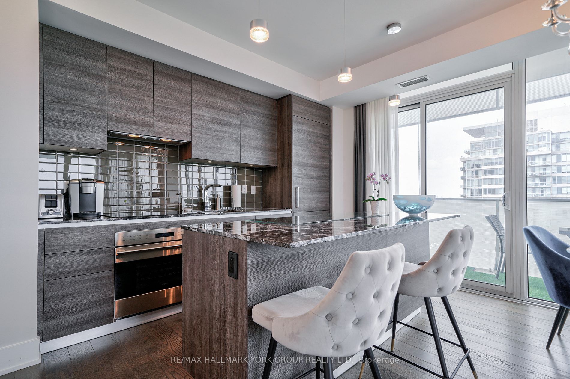 200 Bloor St W, #2706