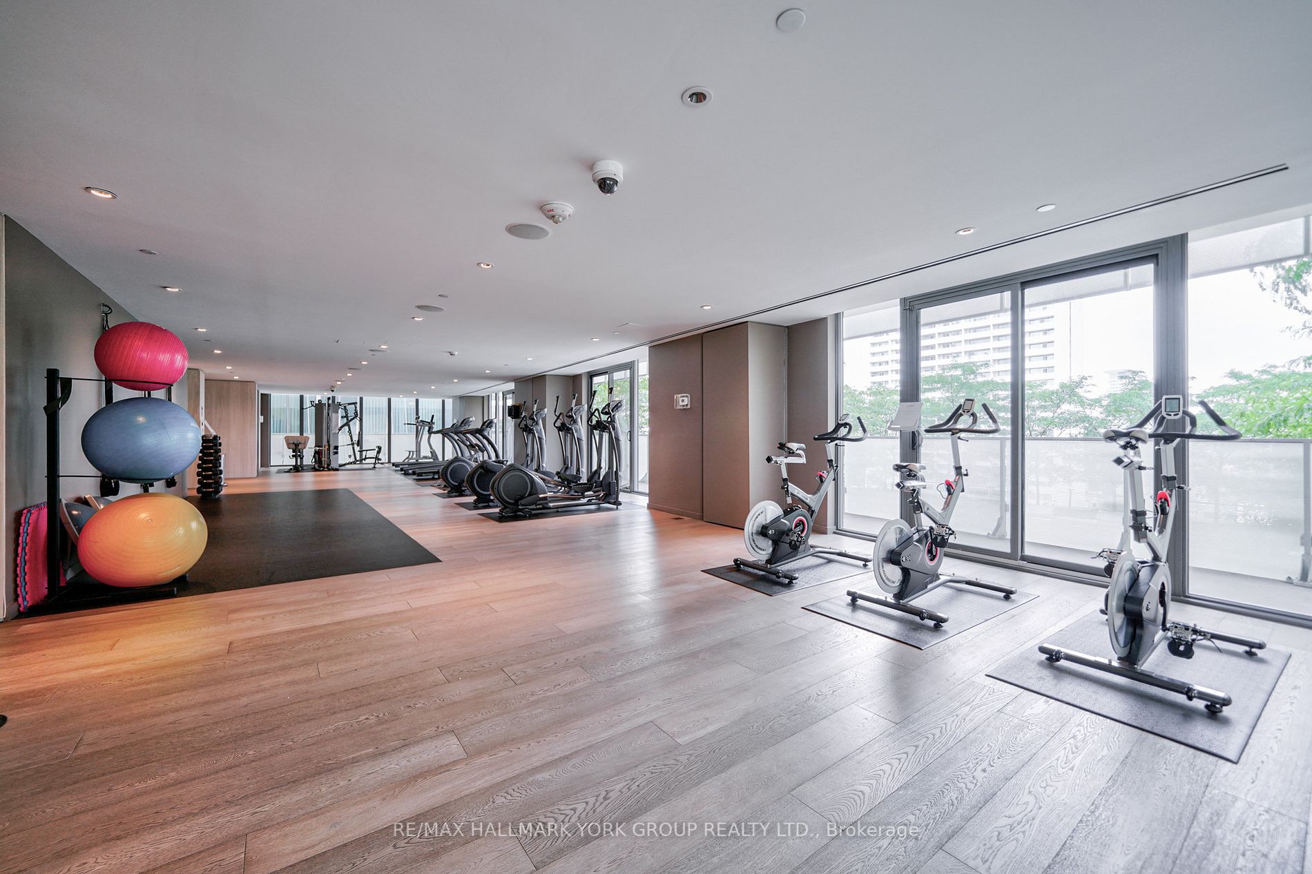 200 Bloor St W, #2706