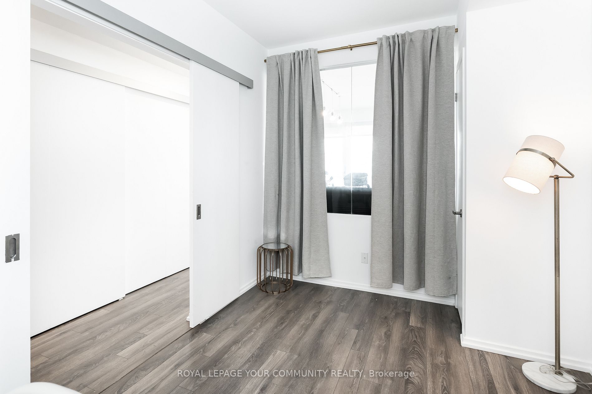197 Yonge St E, #1404