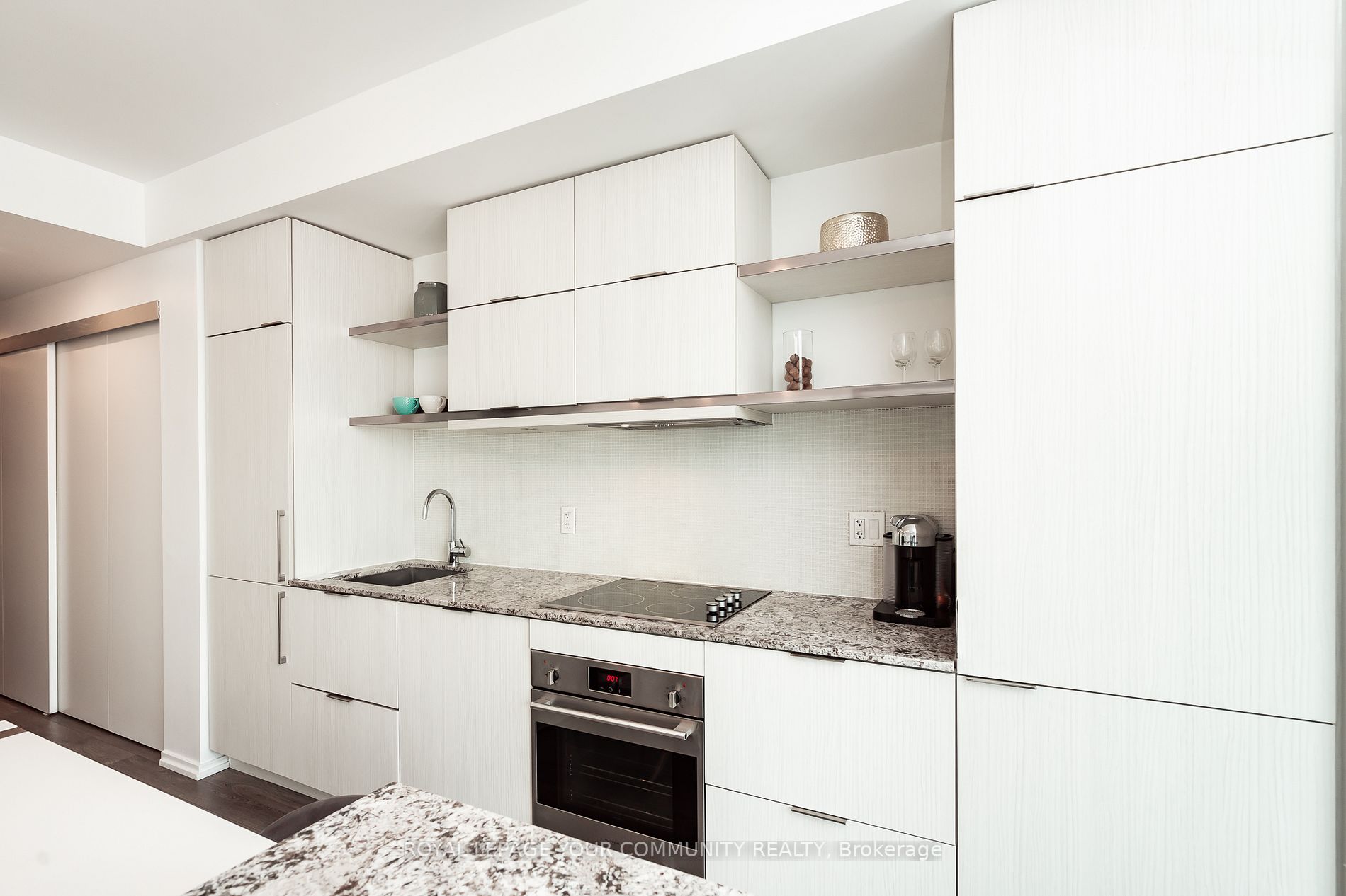 197 Yonge St E, #1404