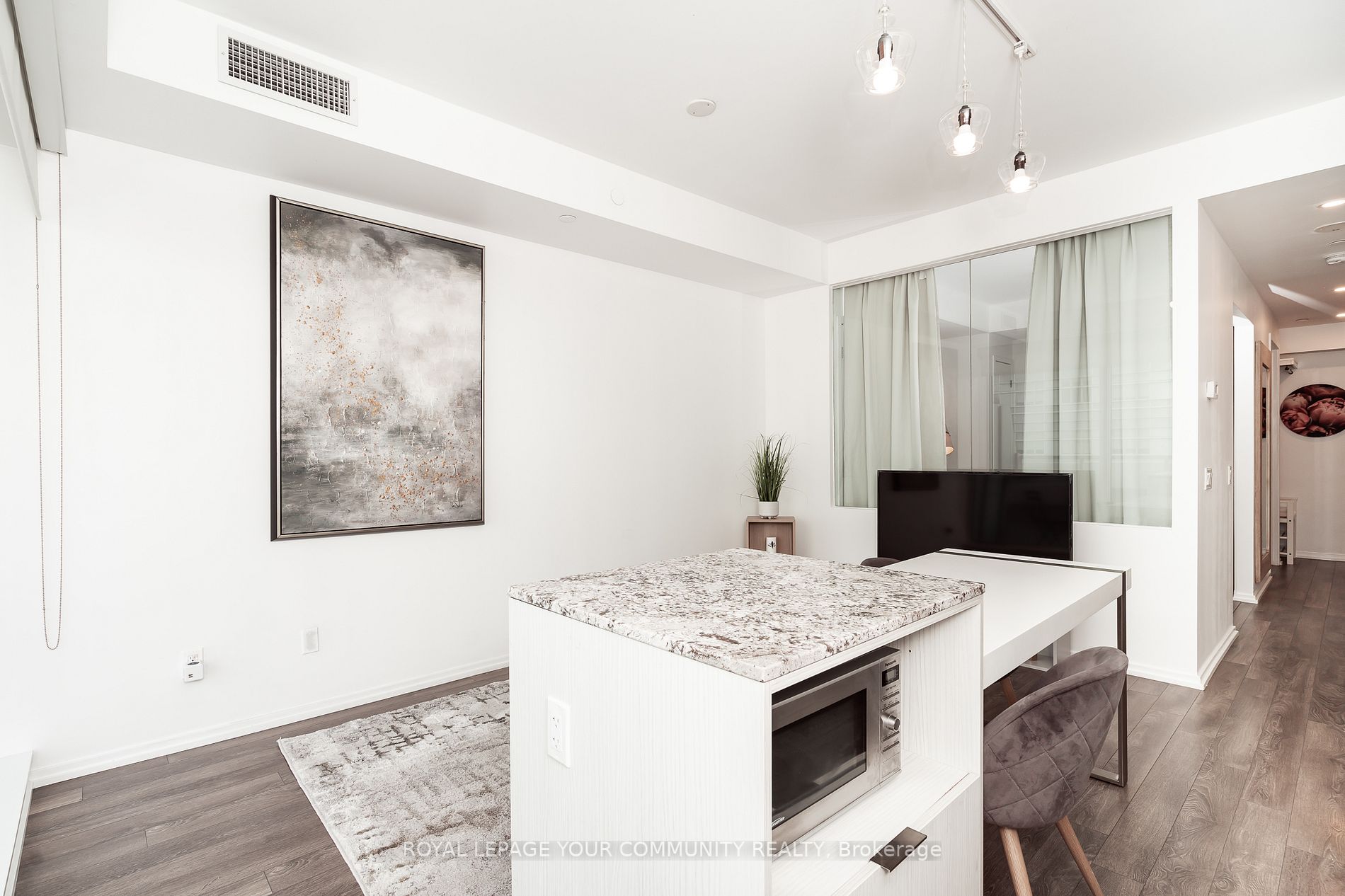 197 Yonge St E, #1404