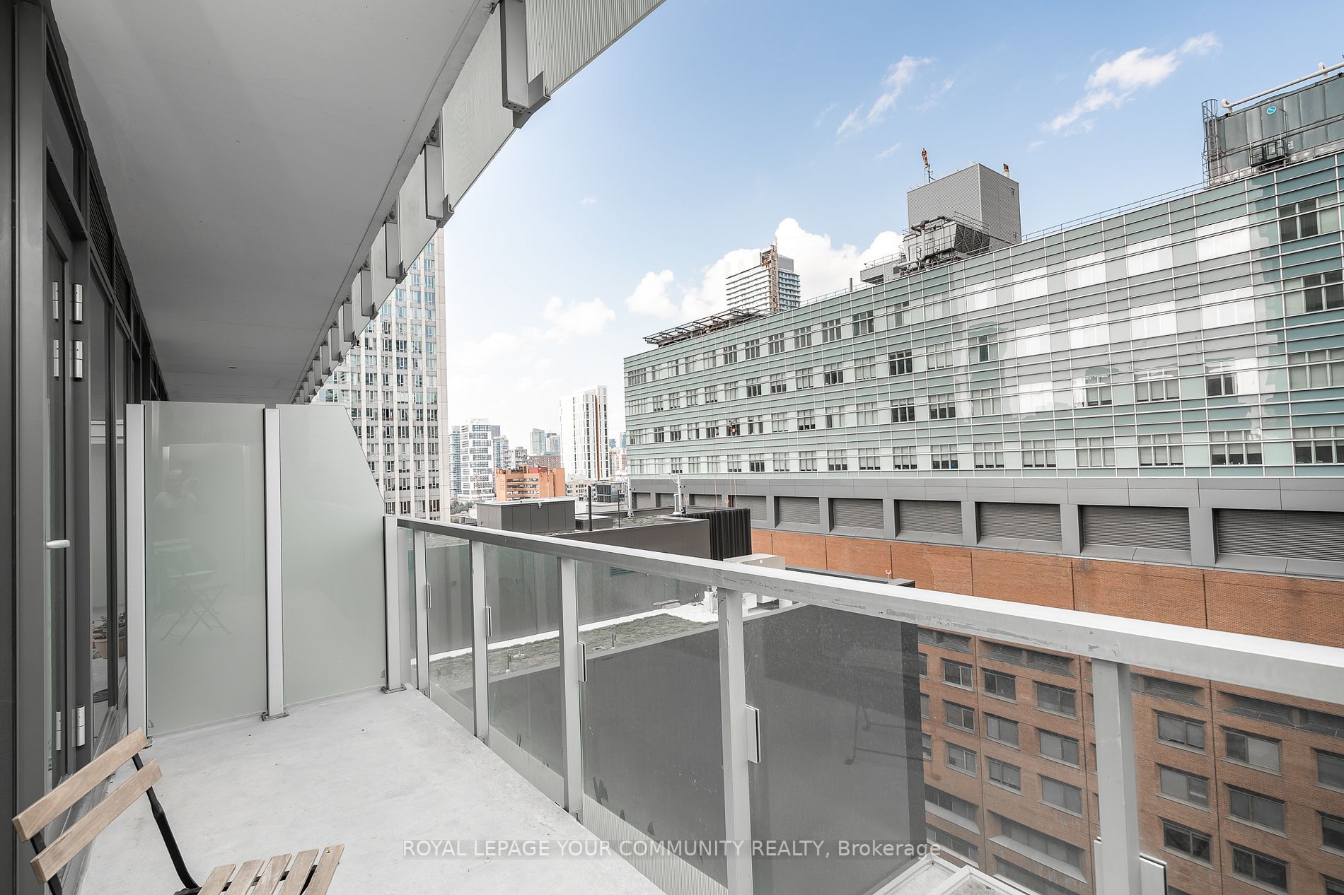 197 Yonge St E, #1404
