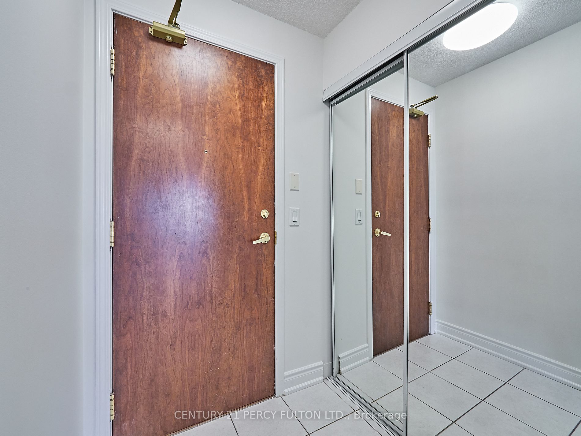 18 Kenaston Gdns, #906