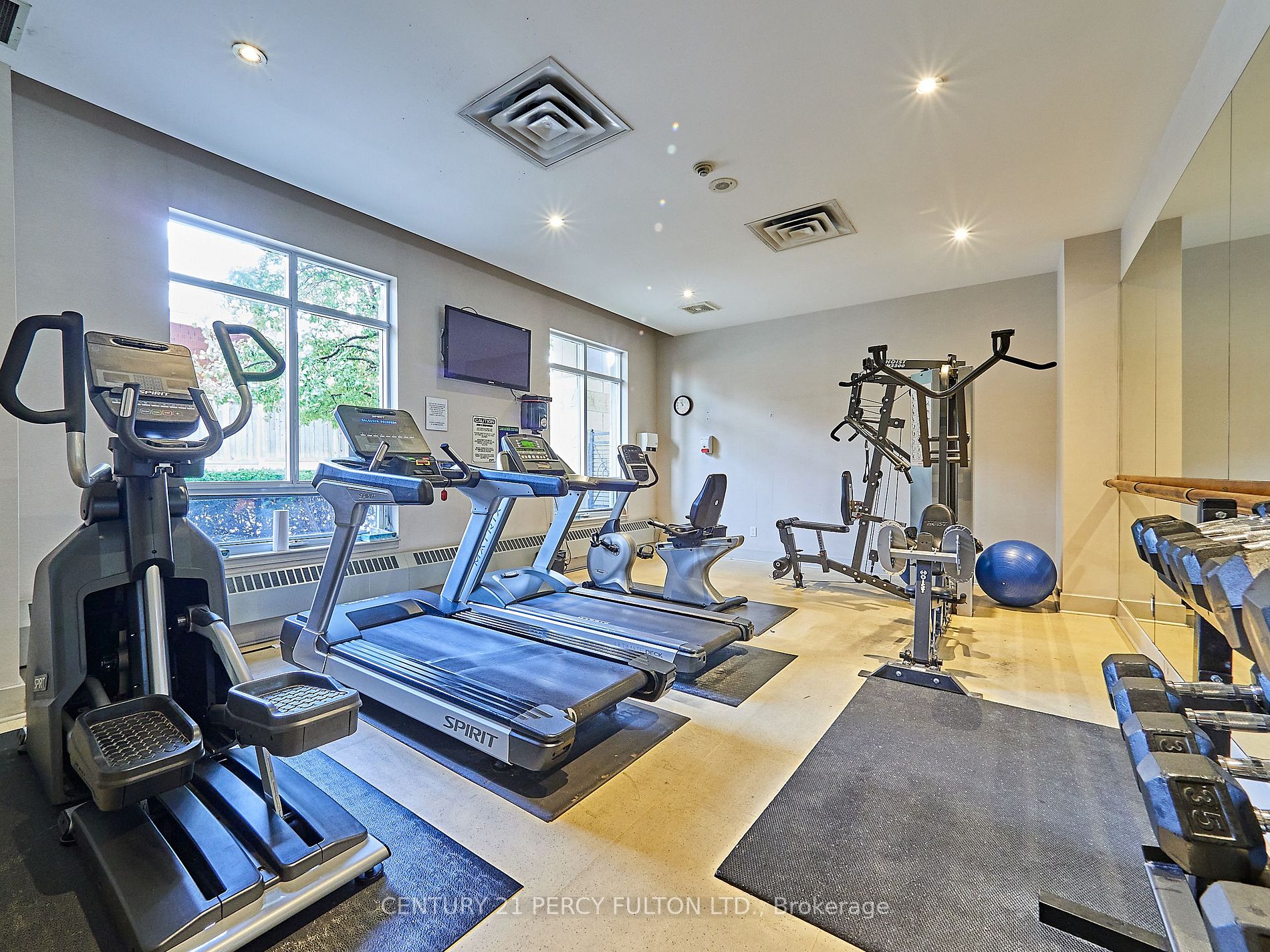 18 Kenaston Gdns, #906