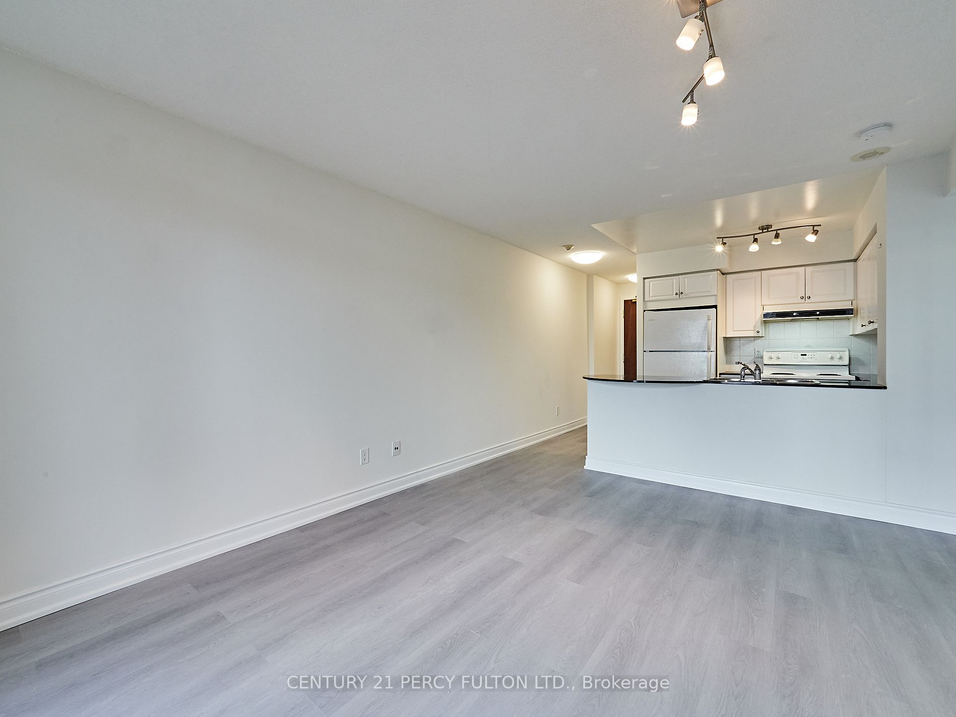 18 Kenaston Gdns, #906