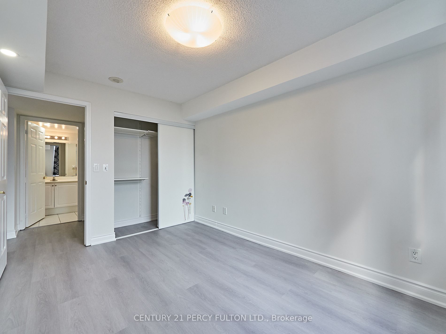 18 Kenaston Gdns, #906