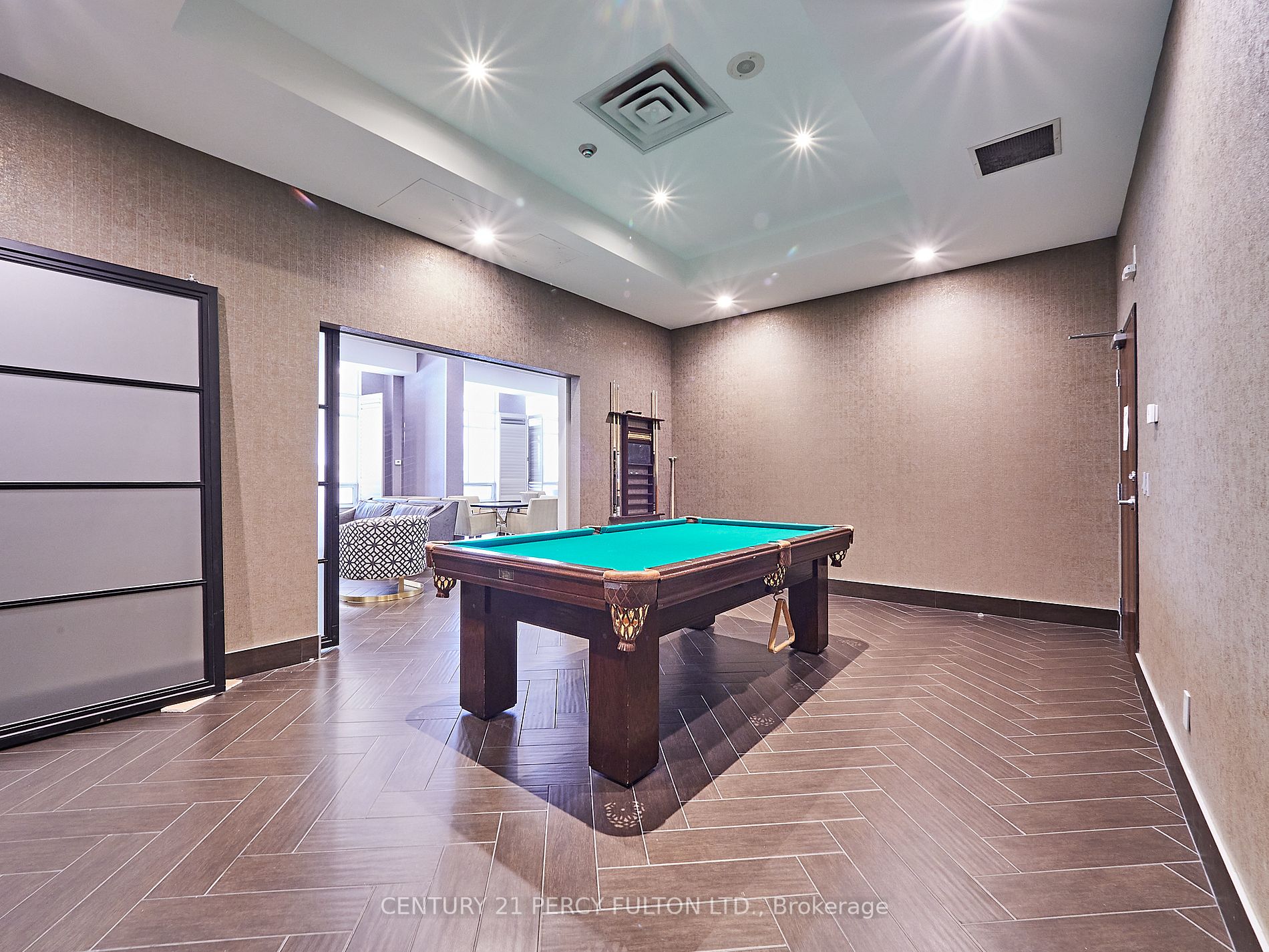 18 Kenaston Gdns, #906