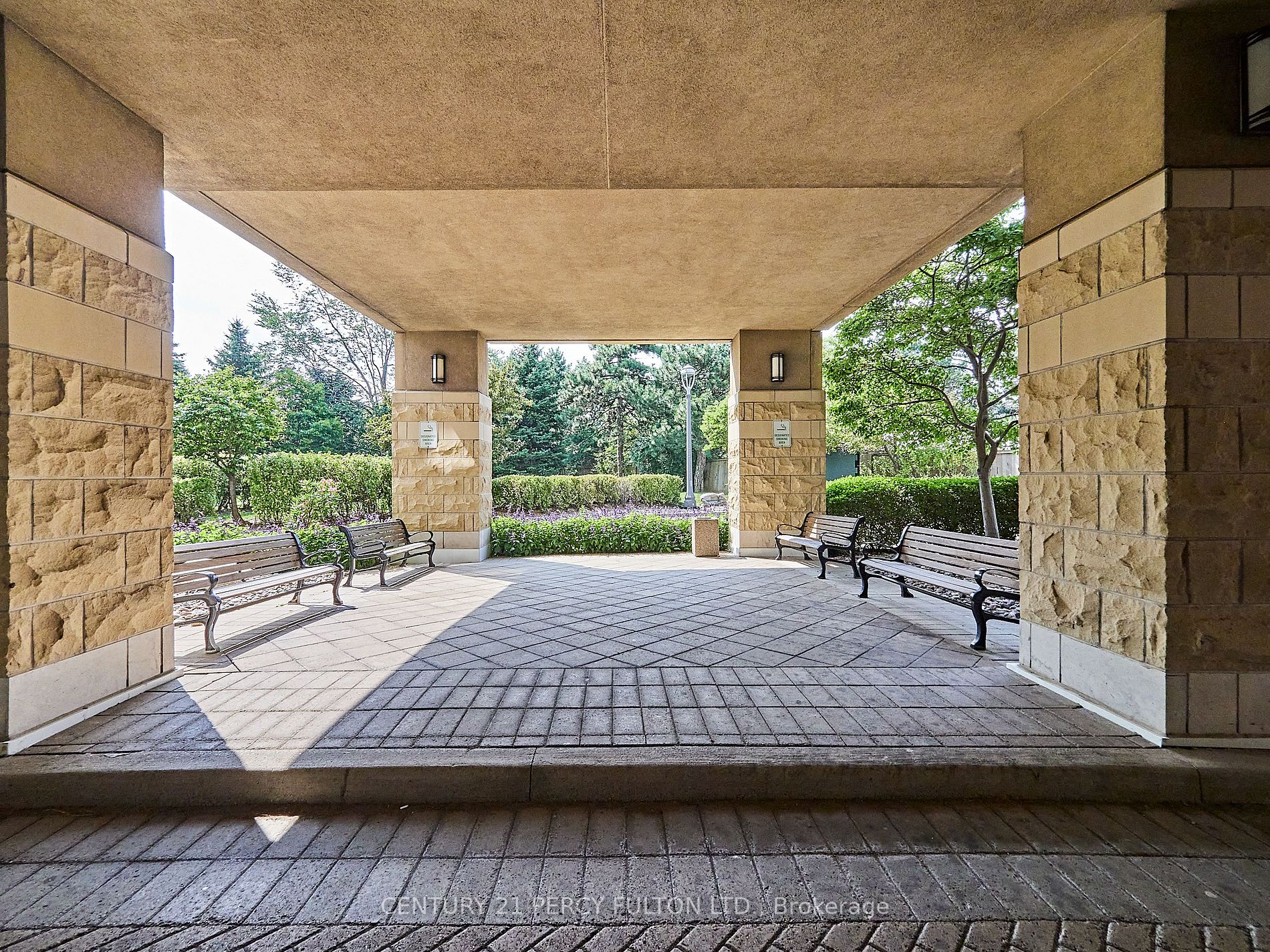 18 Kenaston Gdns, #906