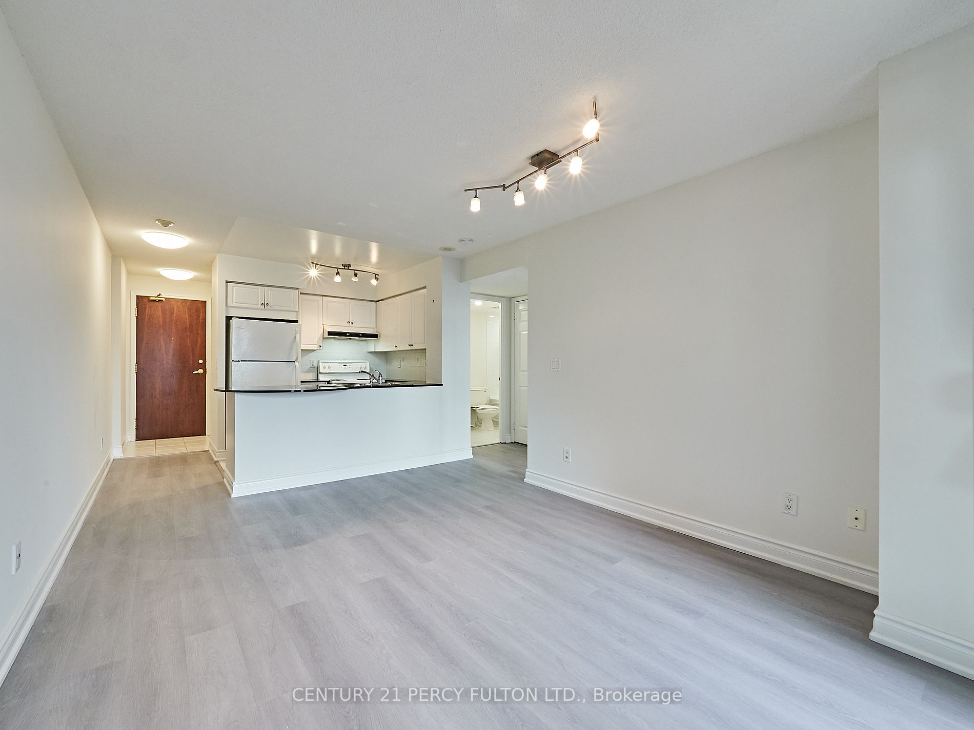 18 Kenaston Gdns, #906