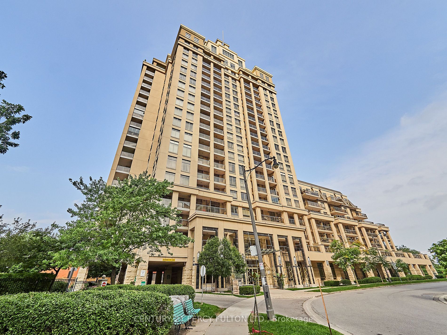 18 Kenaston Gdns, #906