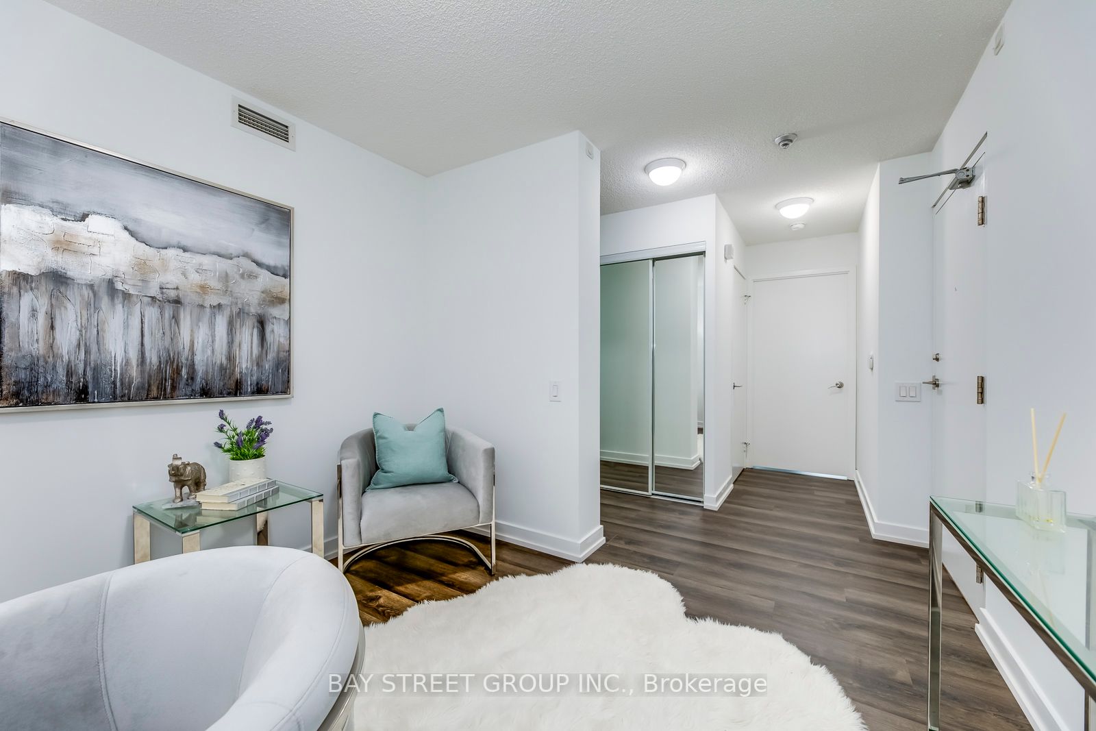 15 Singer Court, #601