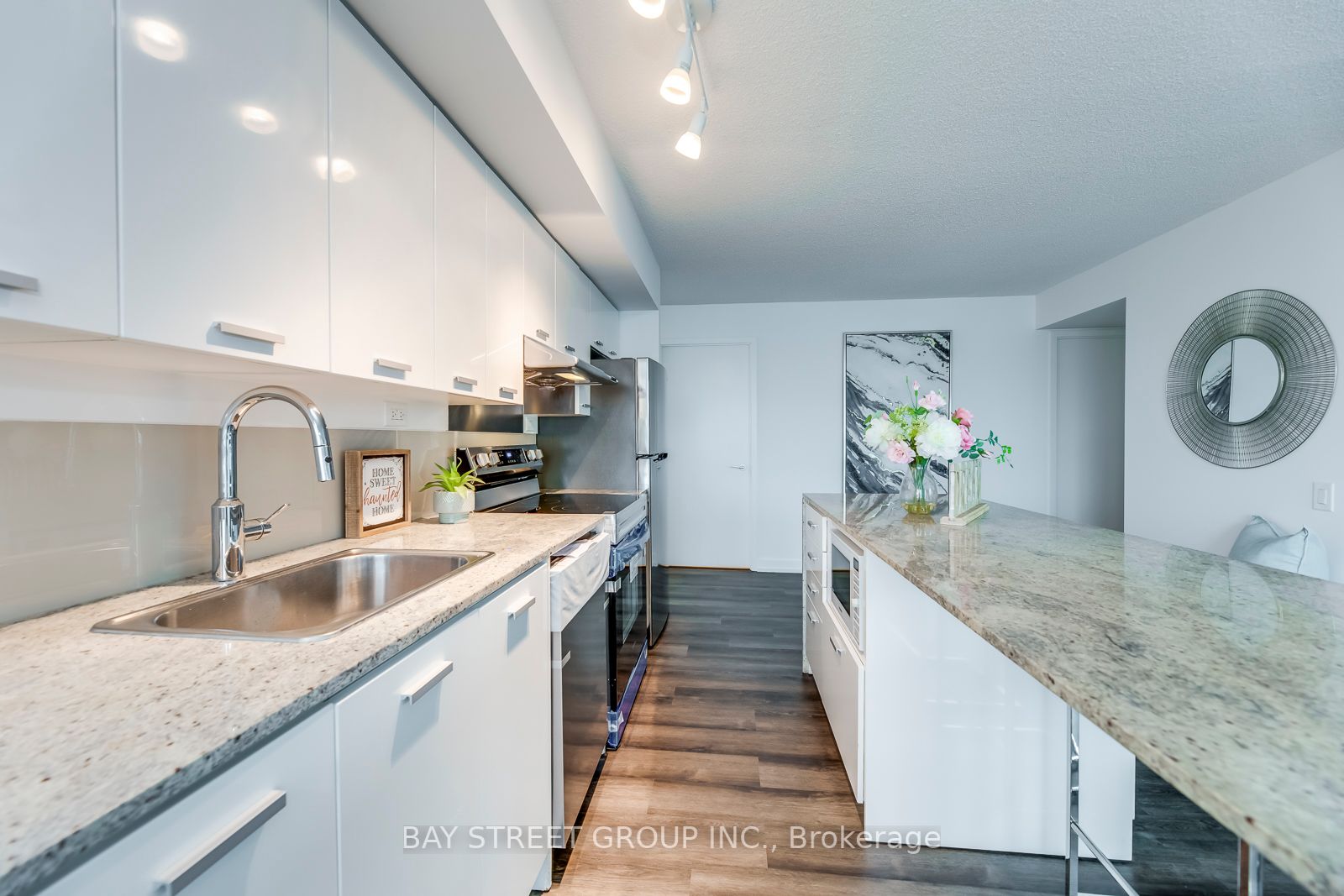 15 Singer Court, #601