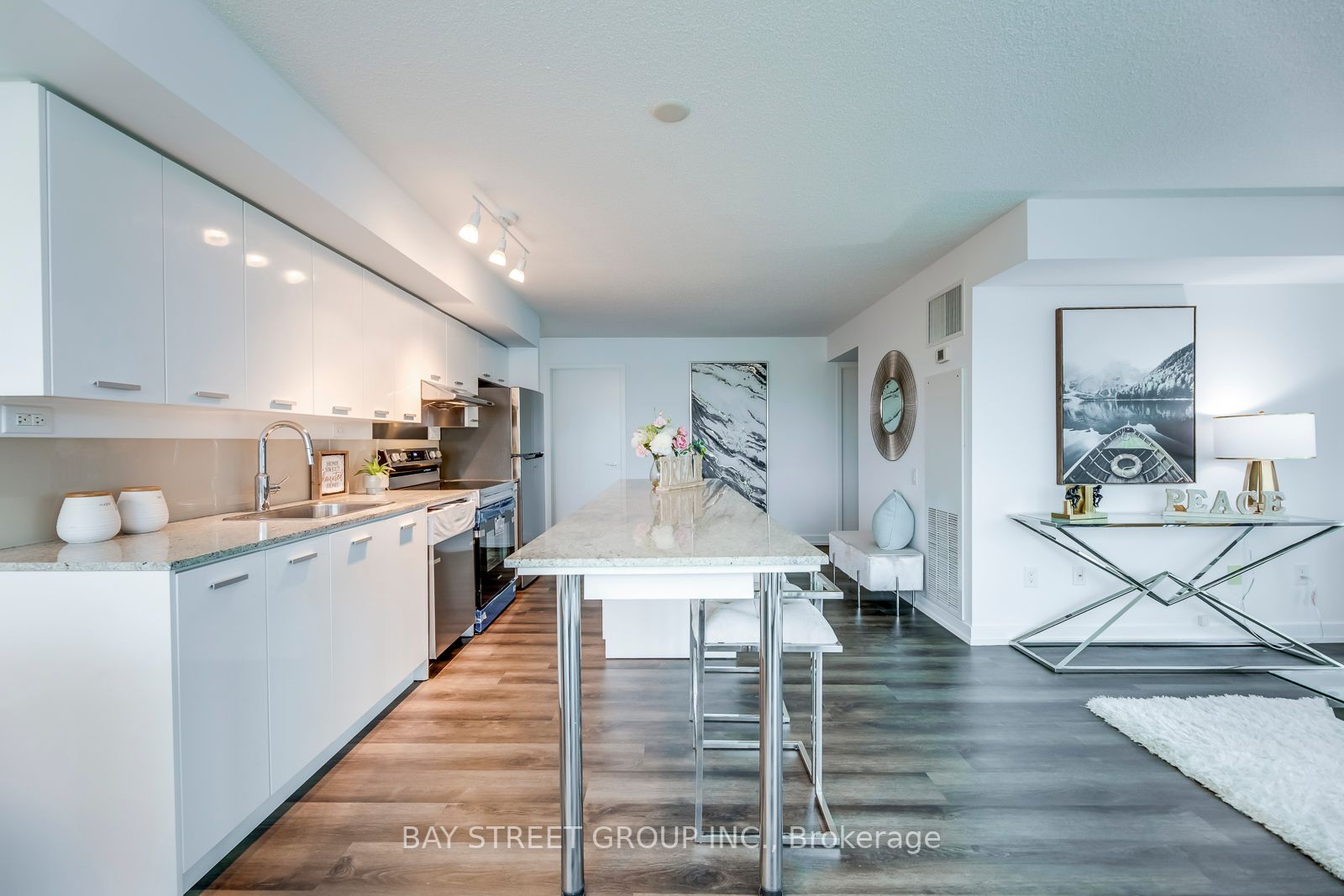 15 Singer Court, #601