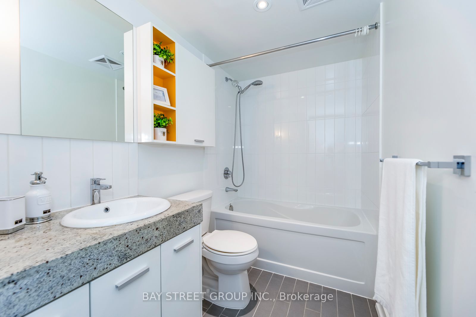 15 Singer Court, #601