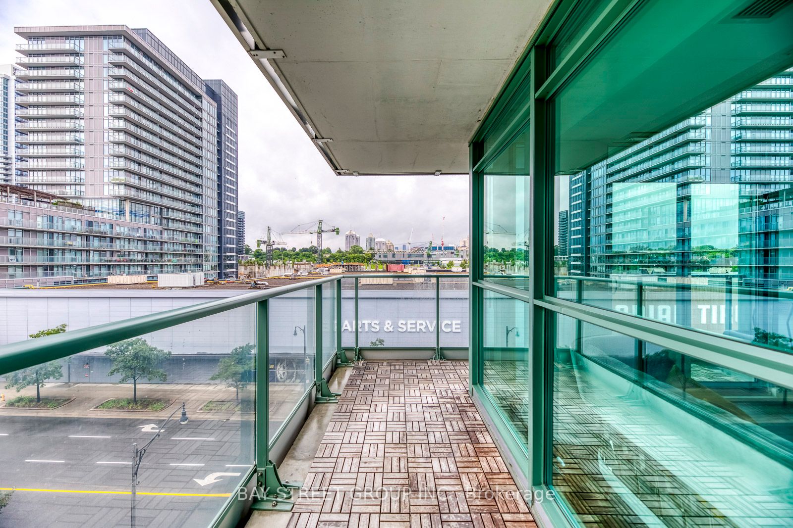 15 Singer Court, #601