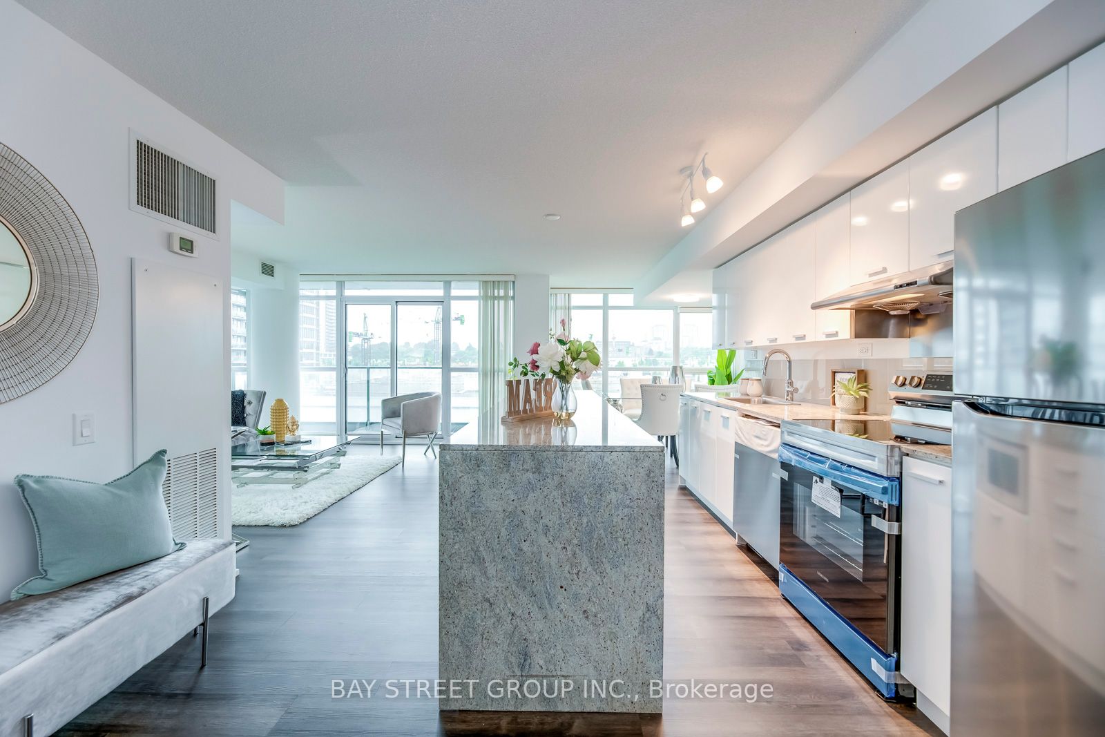 15 Singer Court, #601