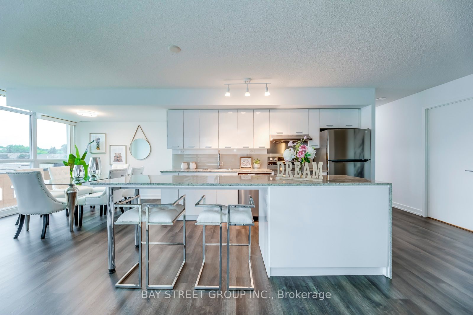 15 Singer Court, #601