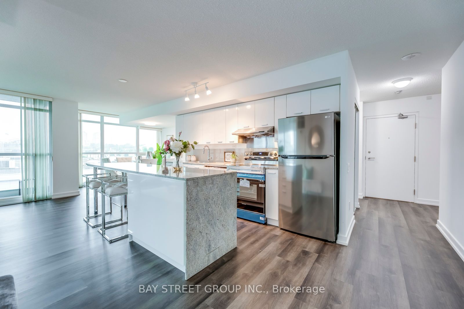 15 Singer Court, #601