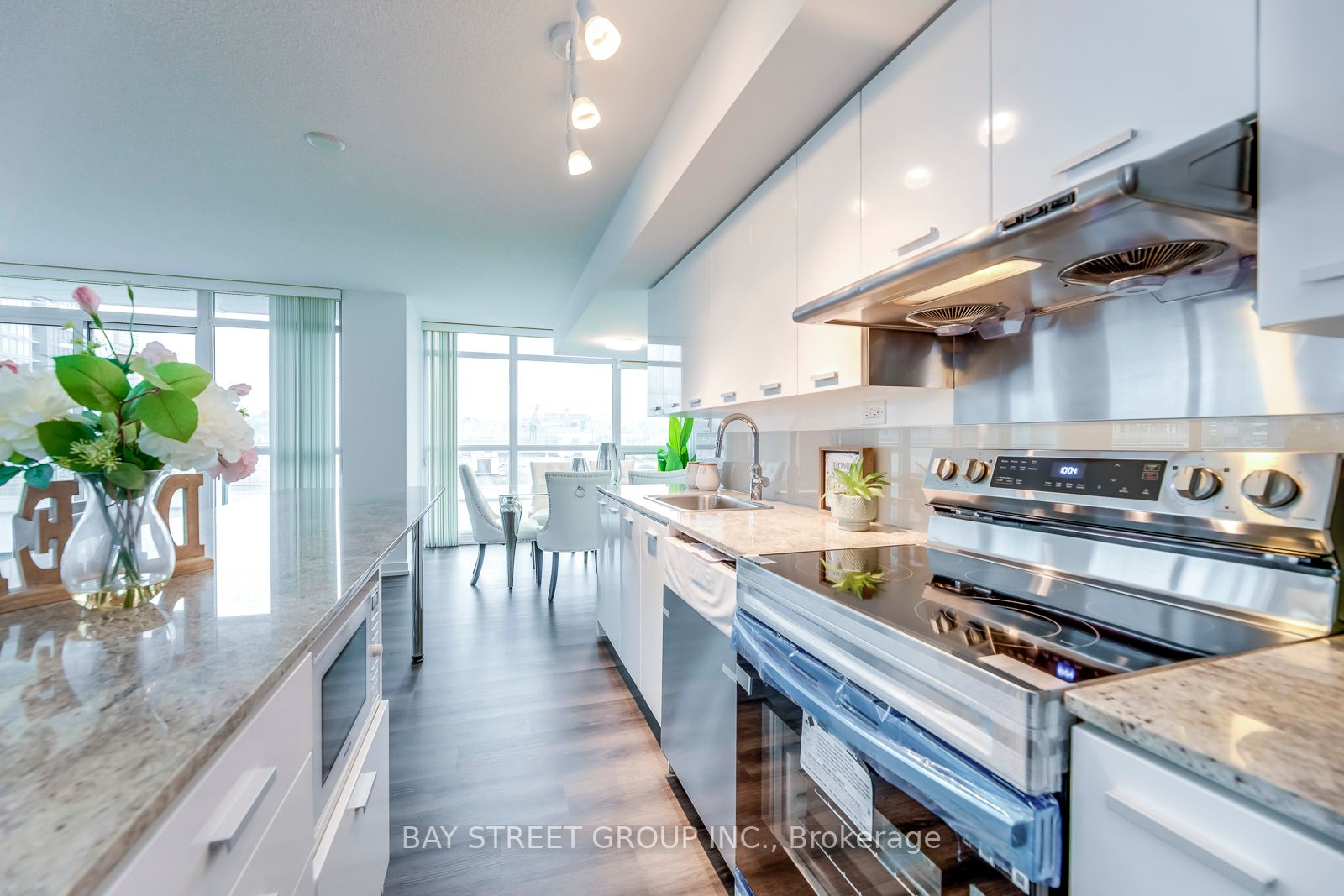 15 Singer Court, #601