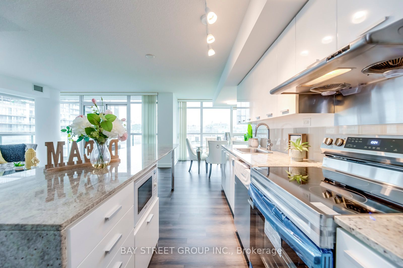 15 Singer Court, #601