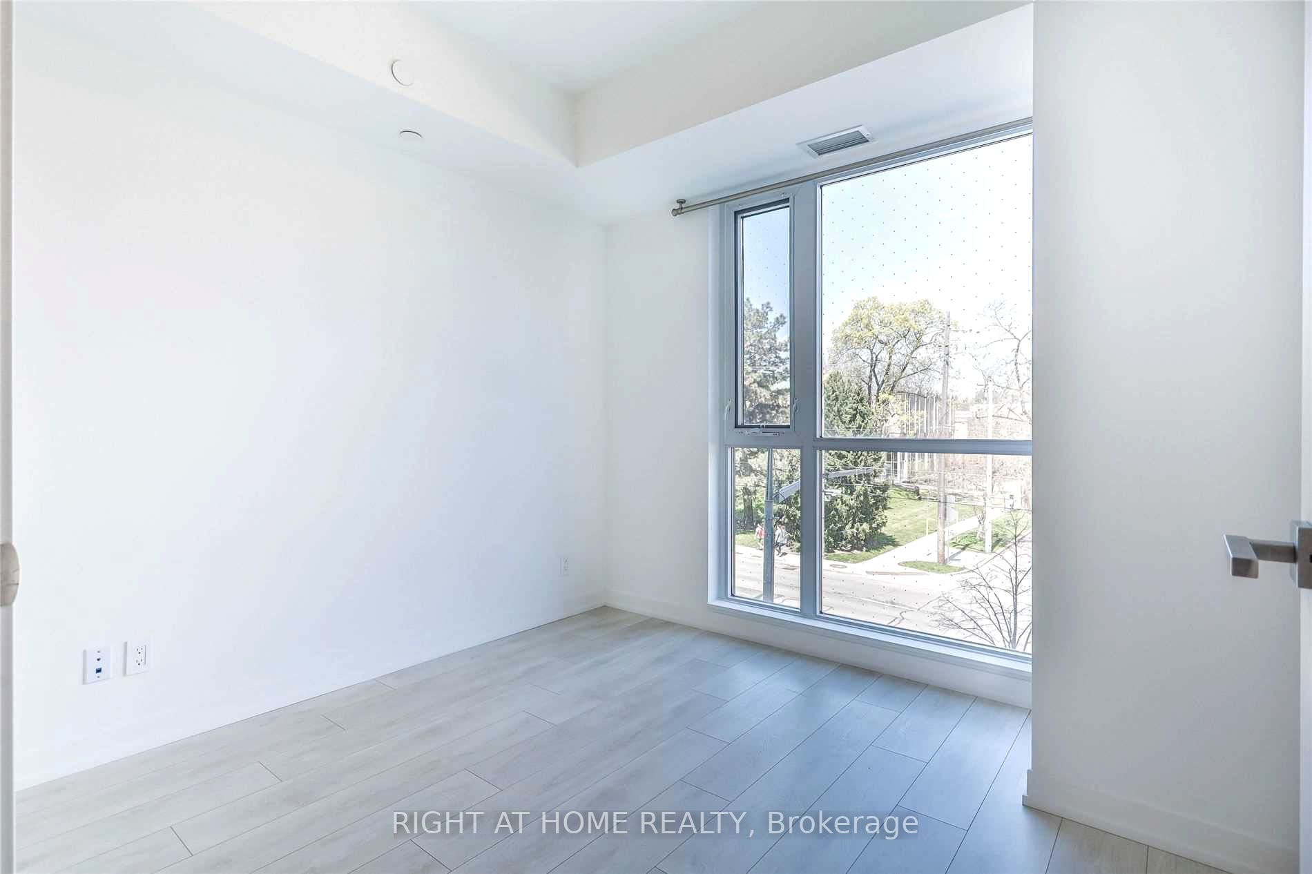 223 St. Clair Ave W, #207