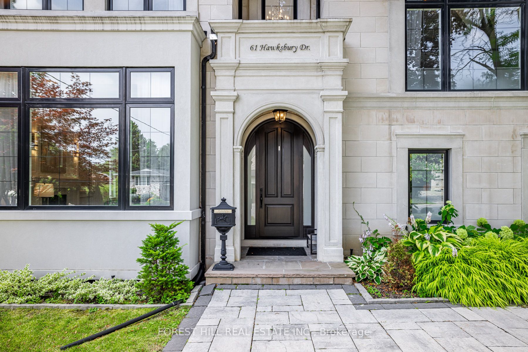 61 Hawksbury Dr