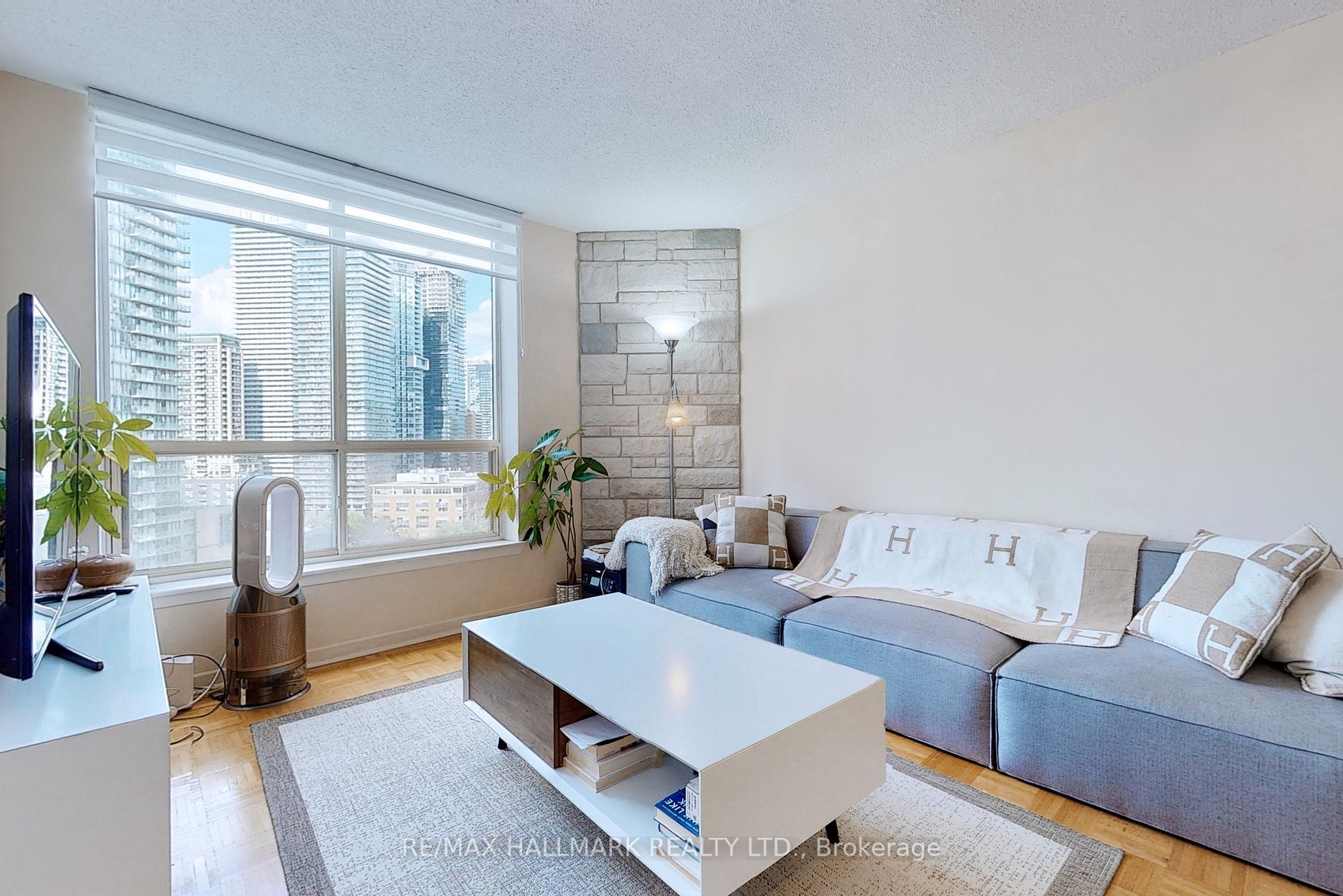 44 St Joseph St, #1805