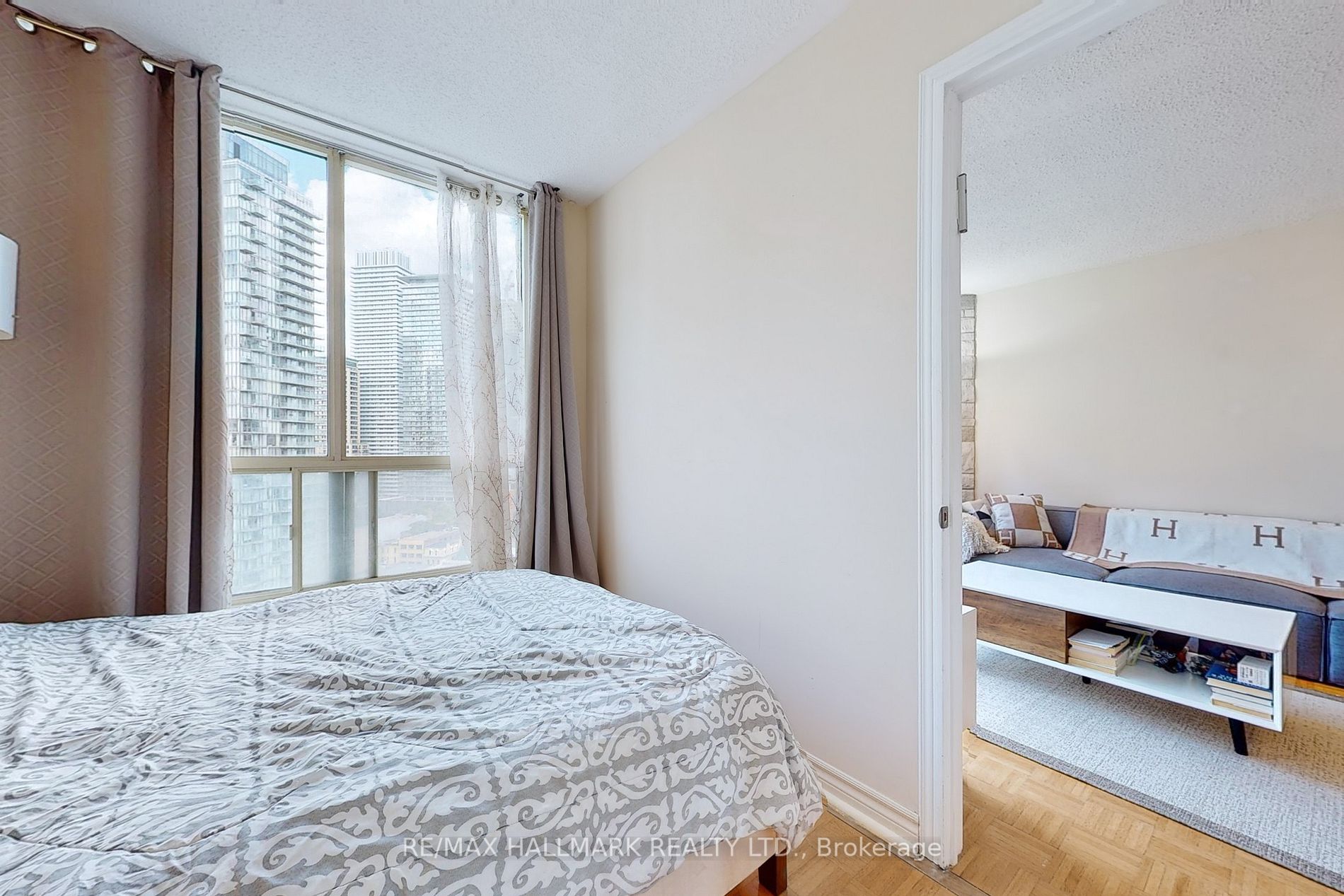 44 St Joseph St, #1805