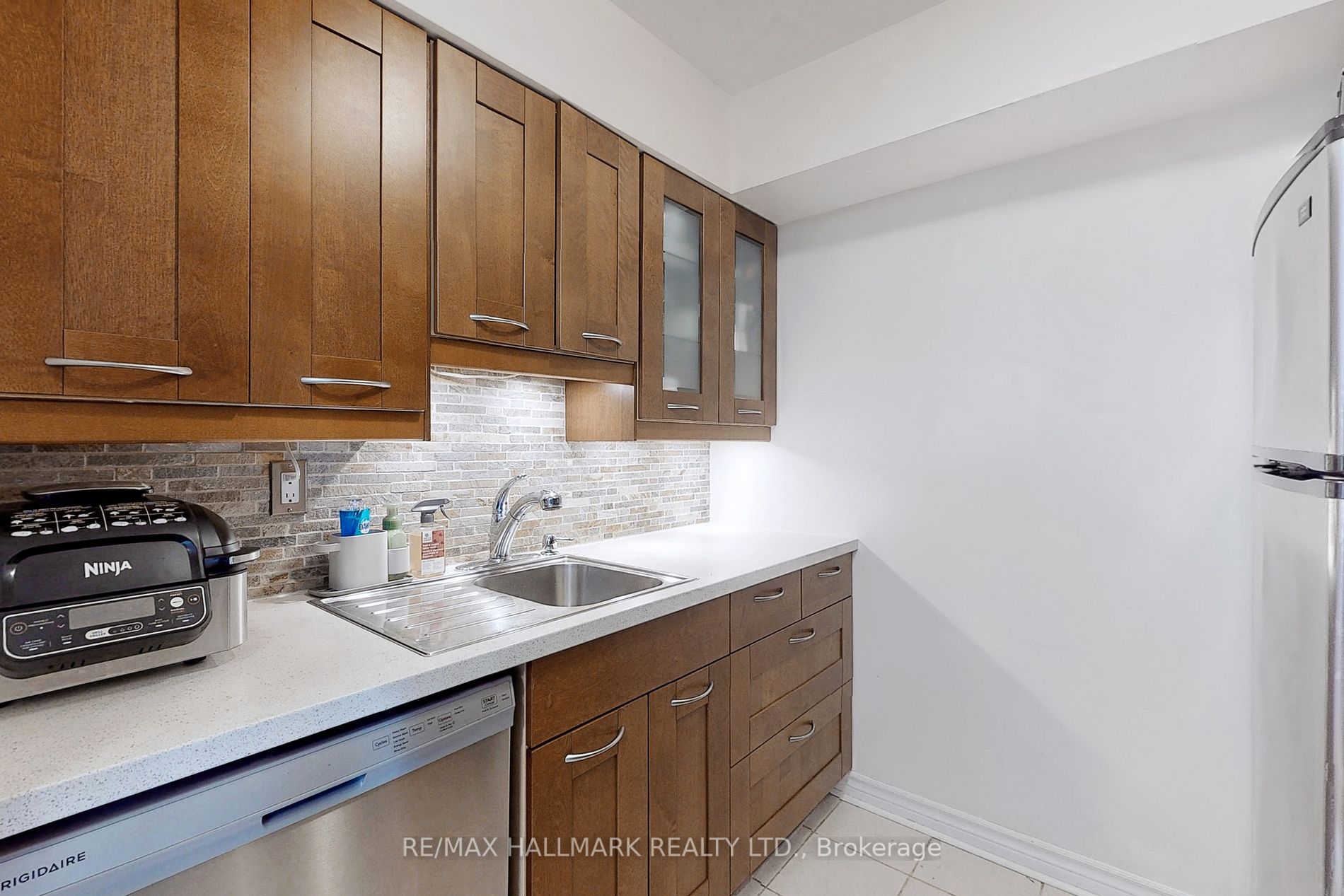 44 St Joseph St, #1805
