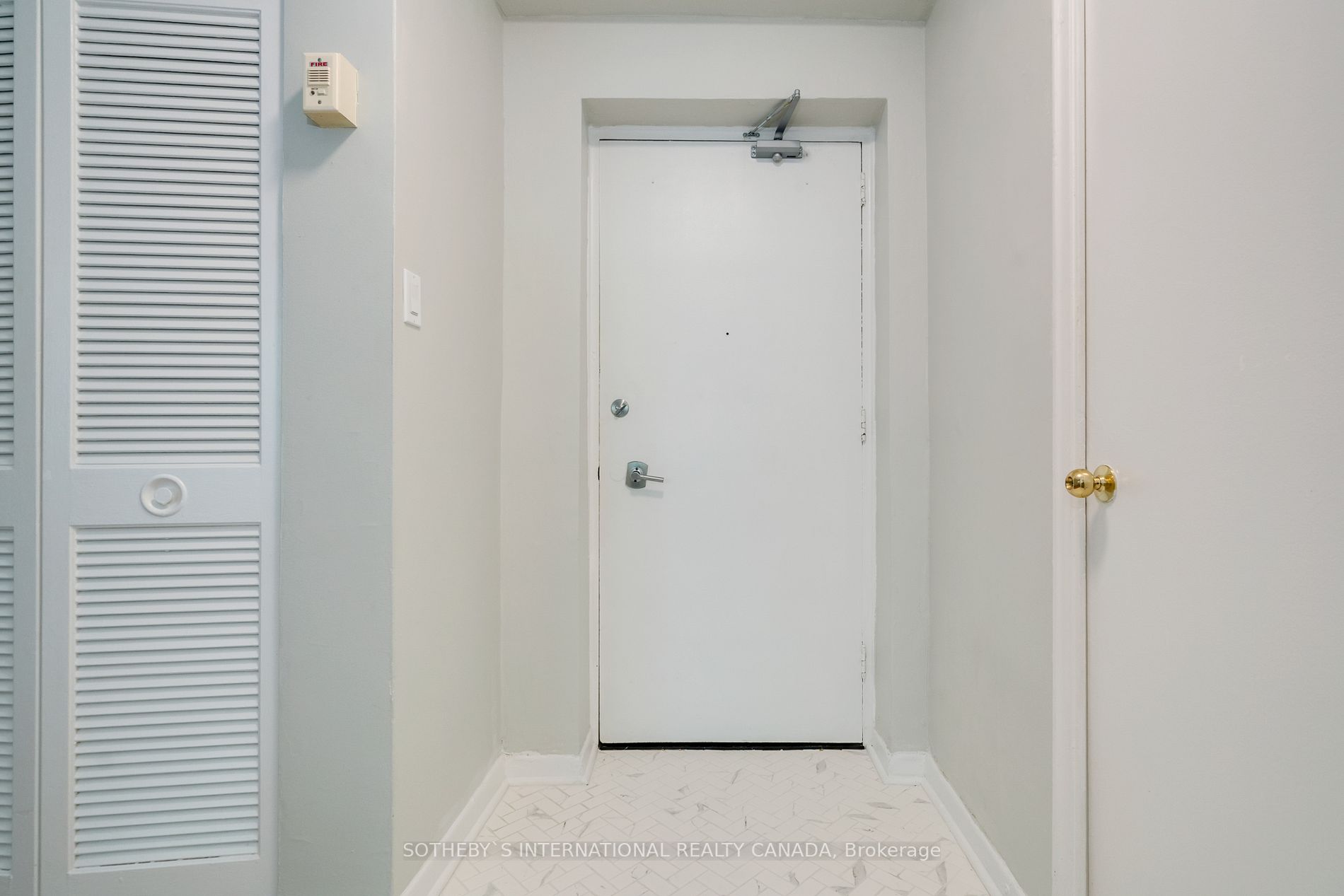 Listing C6724372 - Large Photo # 4