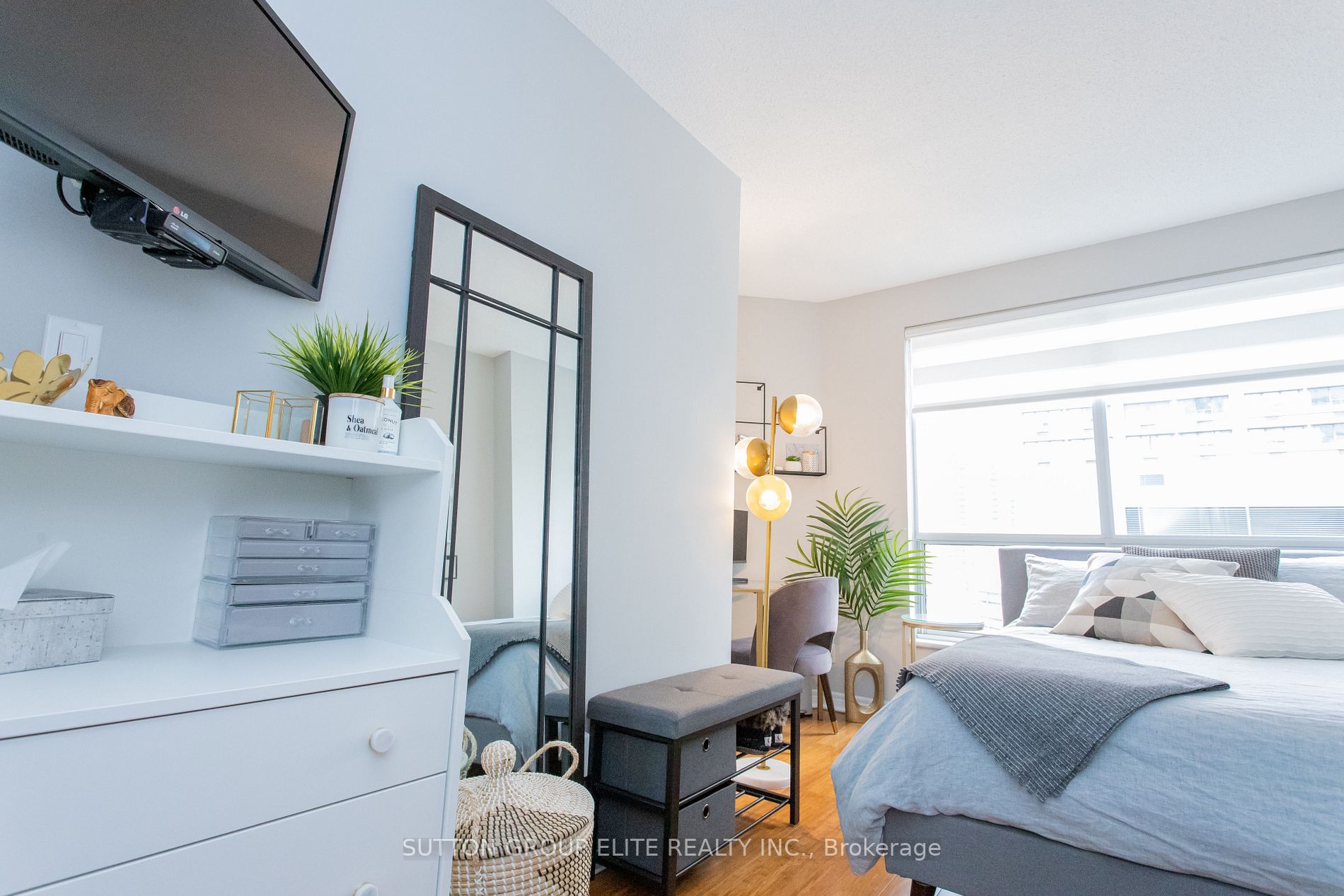 55 Bloor St E, #1907