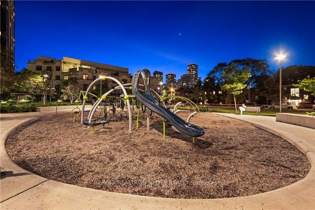 120 Harrison Garden Blvd, #1032