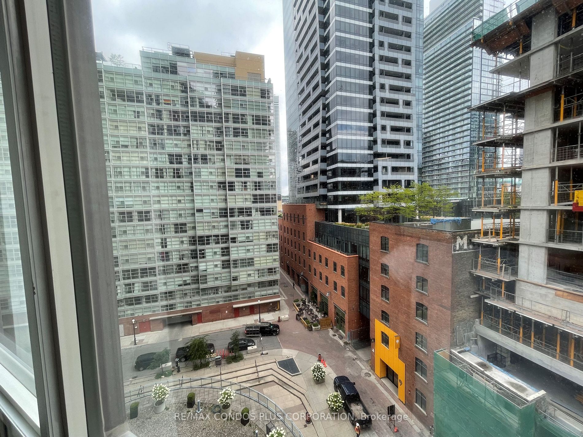 24 Wellesley St W, #911