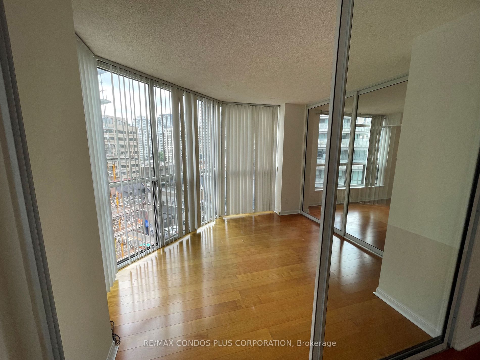 24 Wellesley St W, #911