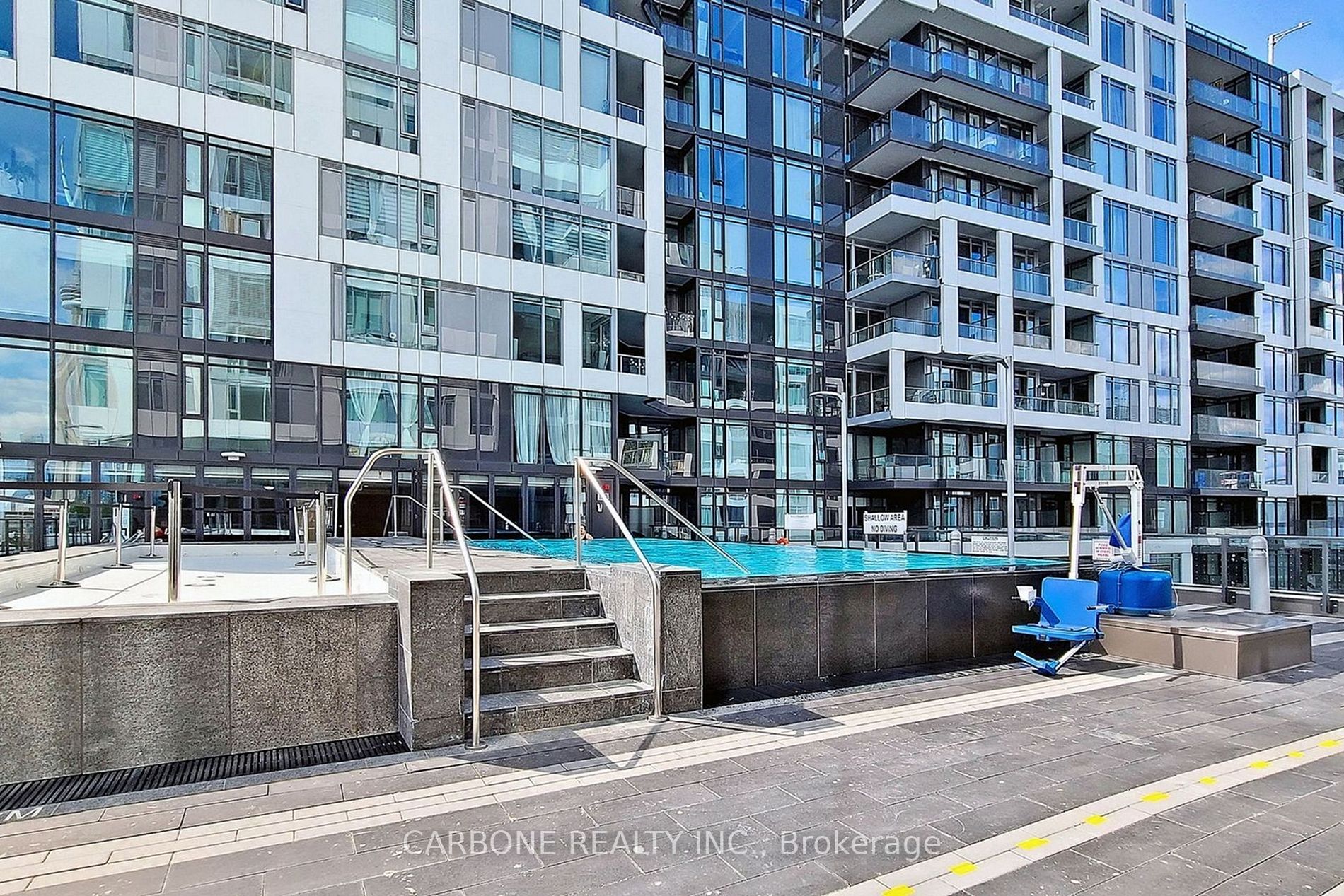 576 Front St W, #1017