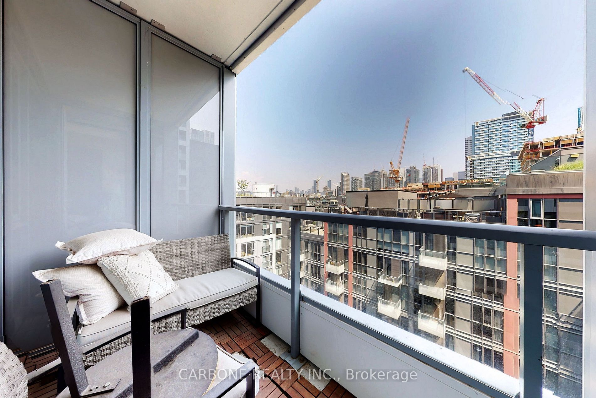 576 Front St W, #1017