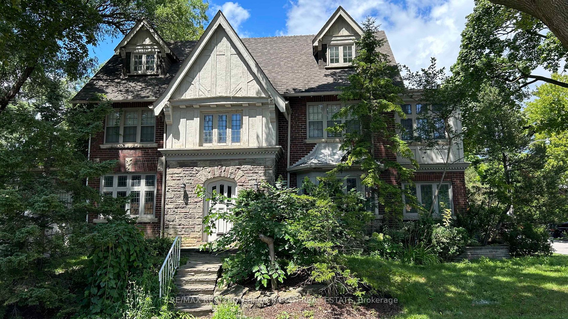62 Elderwood Dr