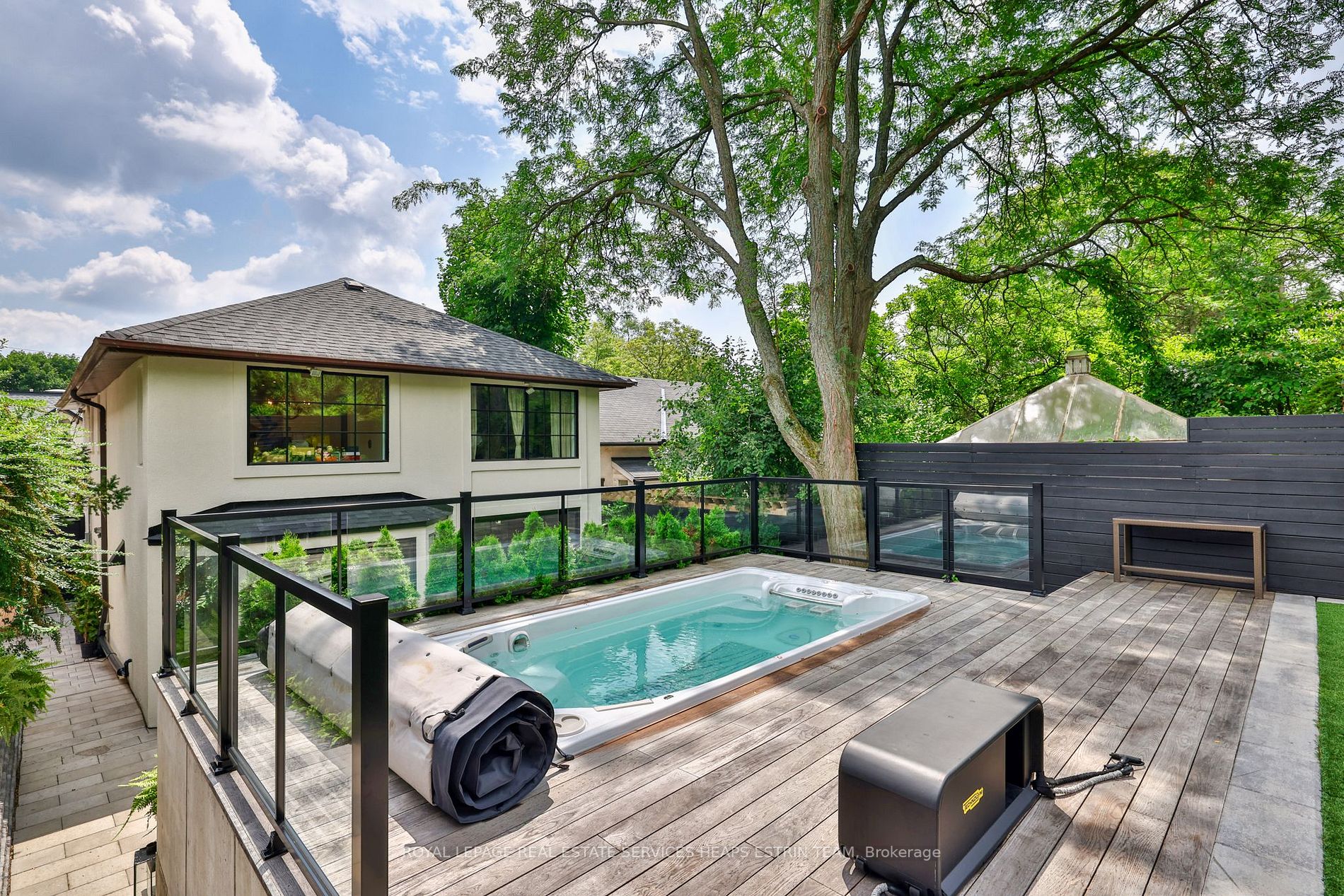 32 Nesbitt Dr