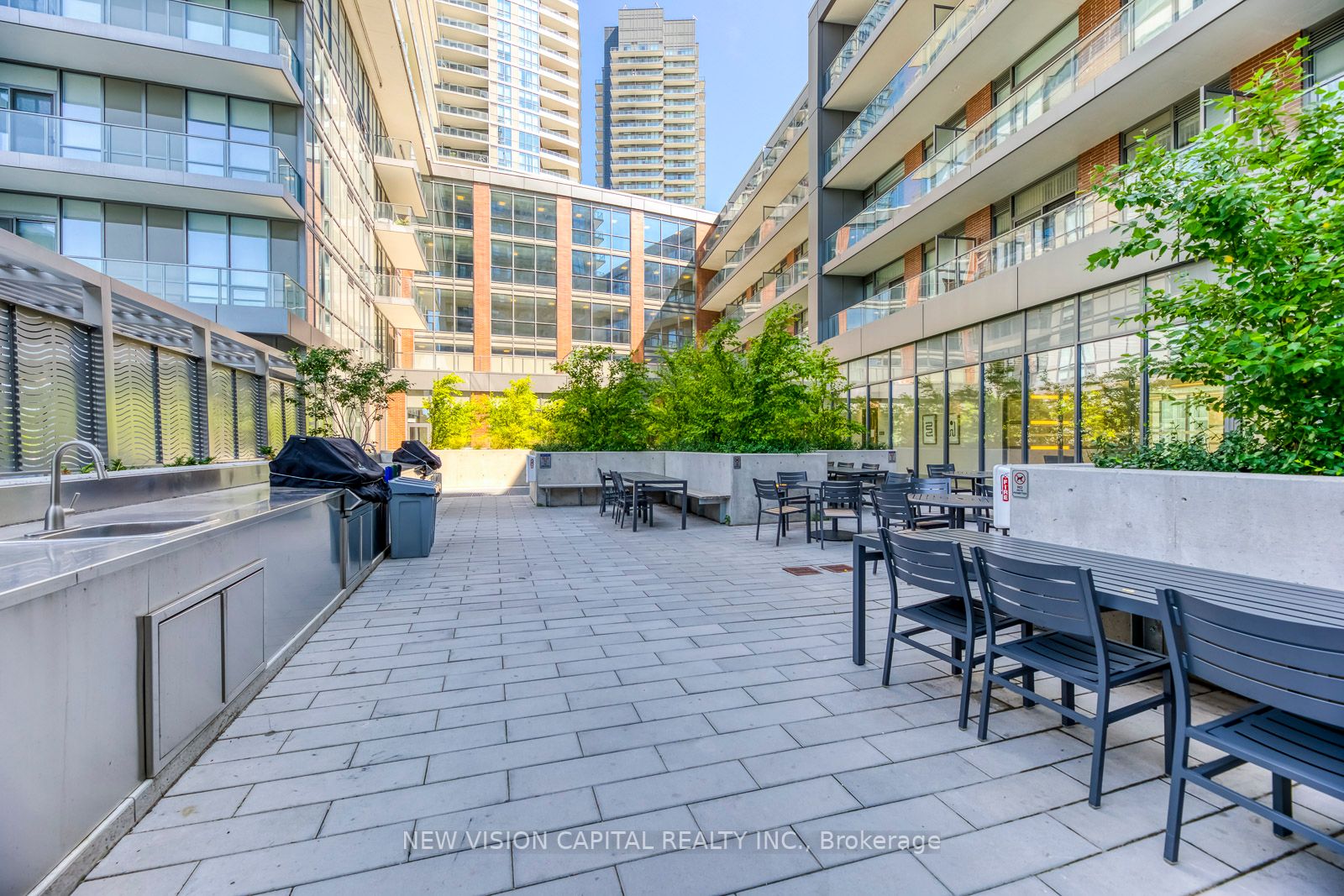 32 Forest Manor Rd, #611
