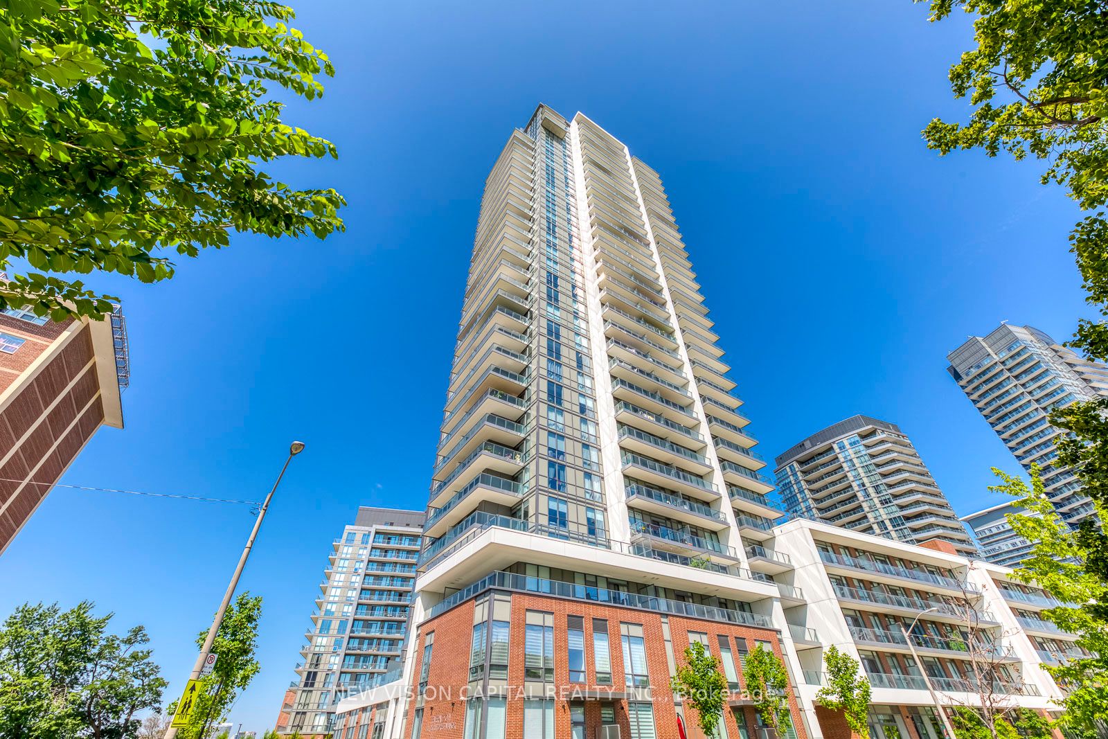 32 Forest Manor Rd, #611