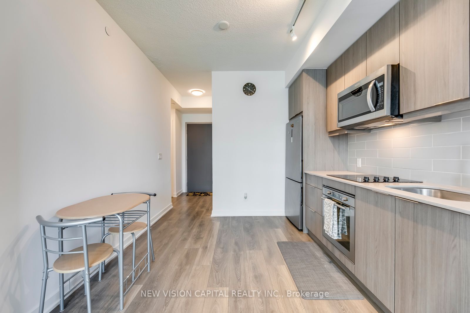 32 Forest Manor Rd, #611
