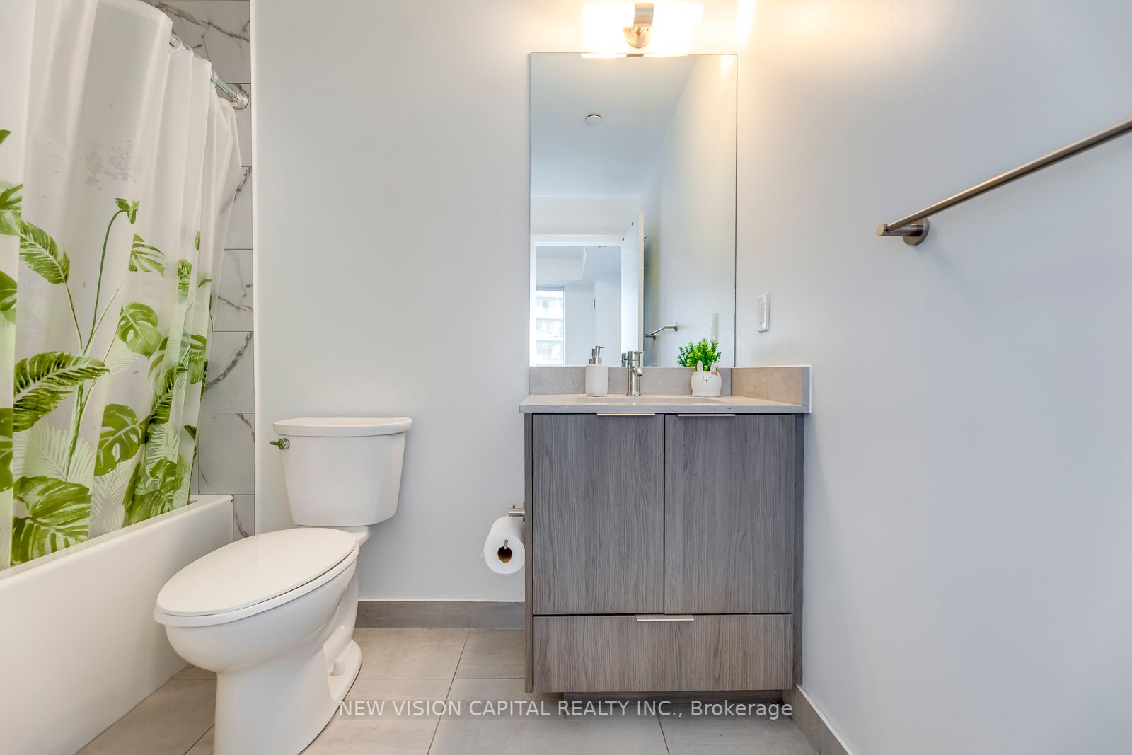 32 Forest Manor Rd, #611