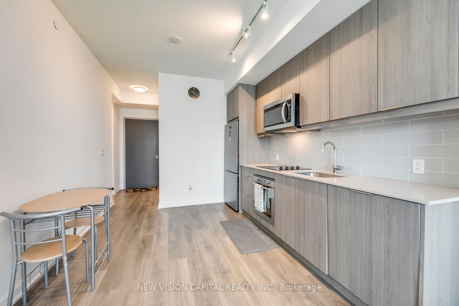 32 Forest Manor Rd, #611