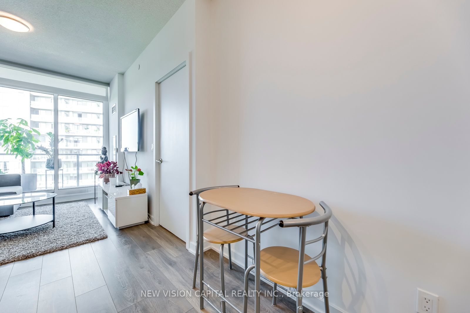 32 Forest Manor Rd, #611
