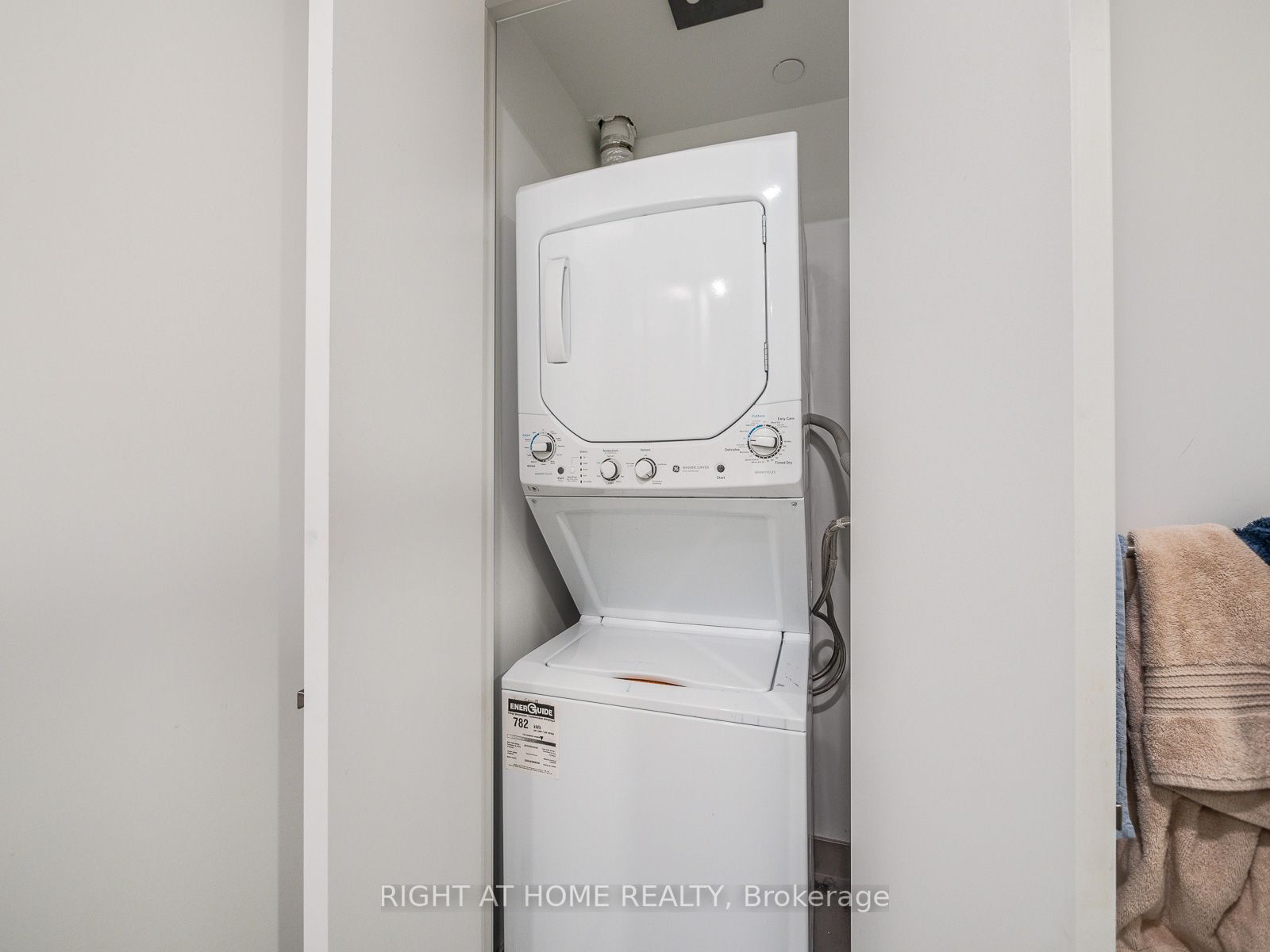 197 Yonge St, #5607