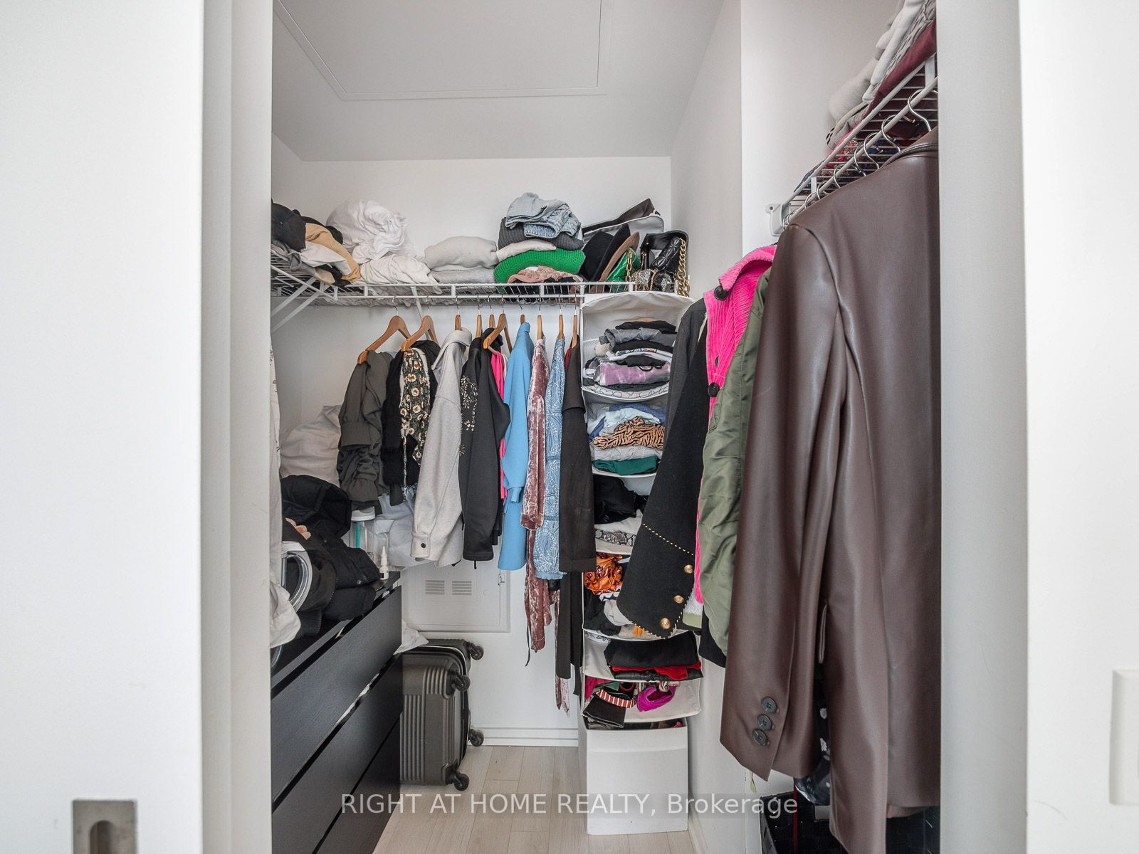 197 Yonge St, #5607