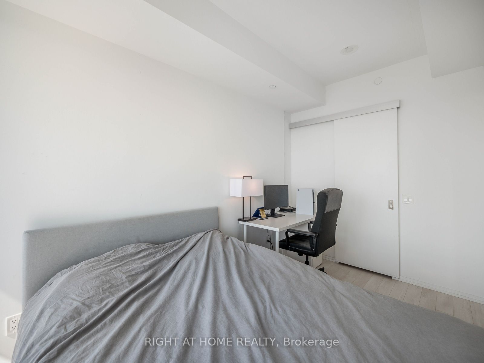 197 Yonge St, #5607