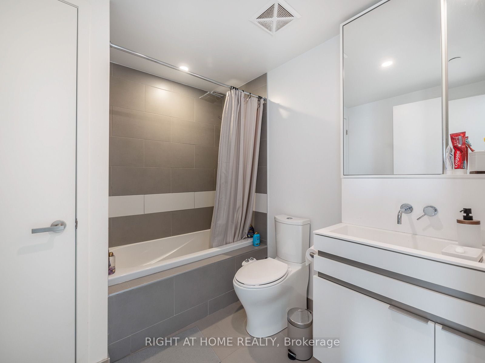 197 Yonge St, #5607