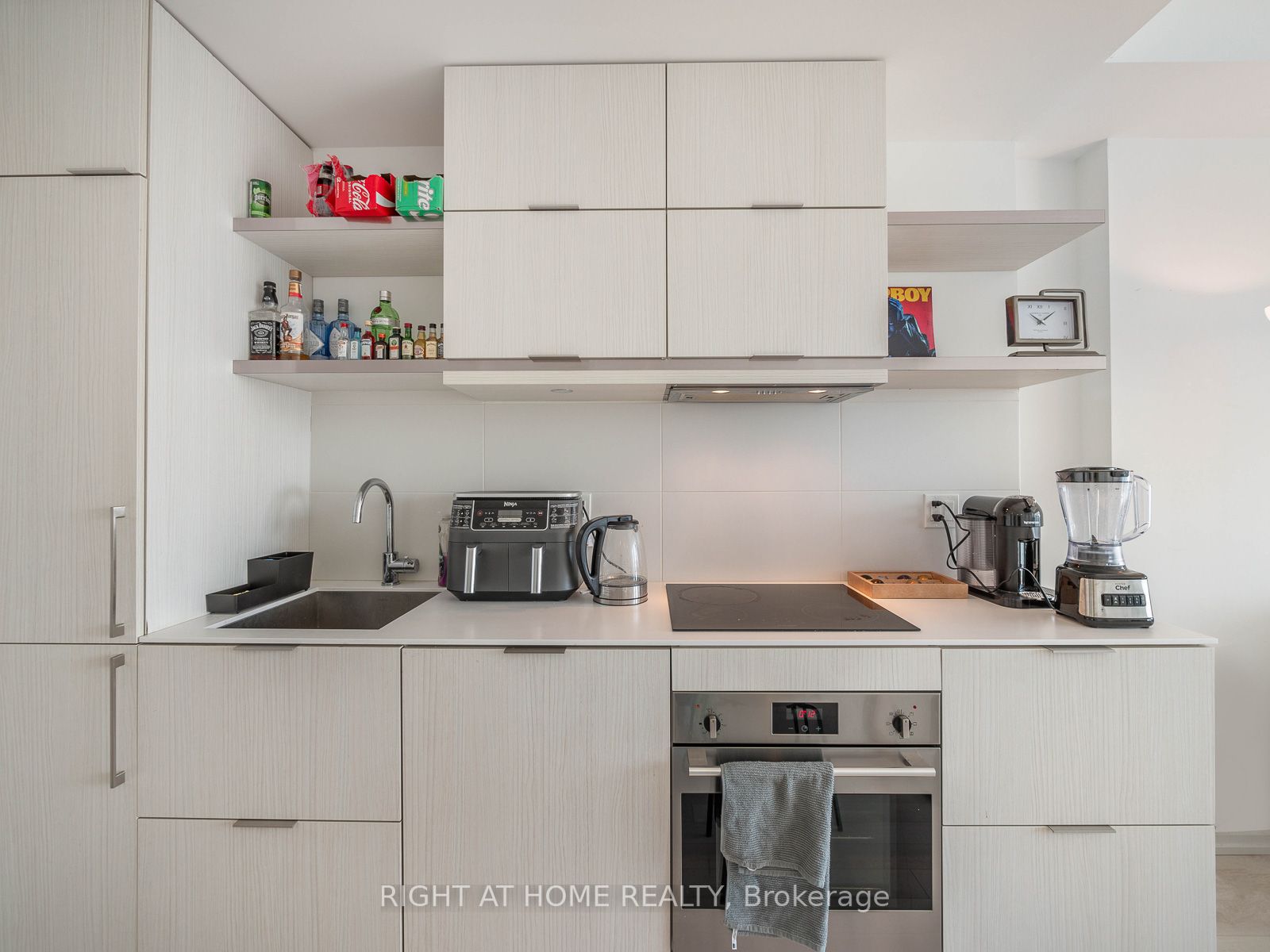 197 Yonge St, #5607